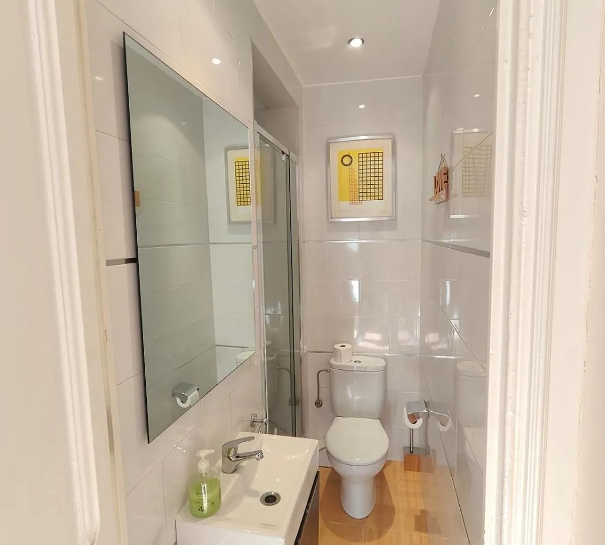 Elegant Apartment Rambla Badal Barselona İspanya